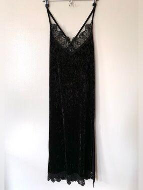 O2 • S • Slip Dress Lace Trim V- Neck Crushed Black Velvet Side Slit